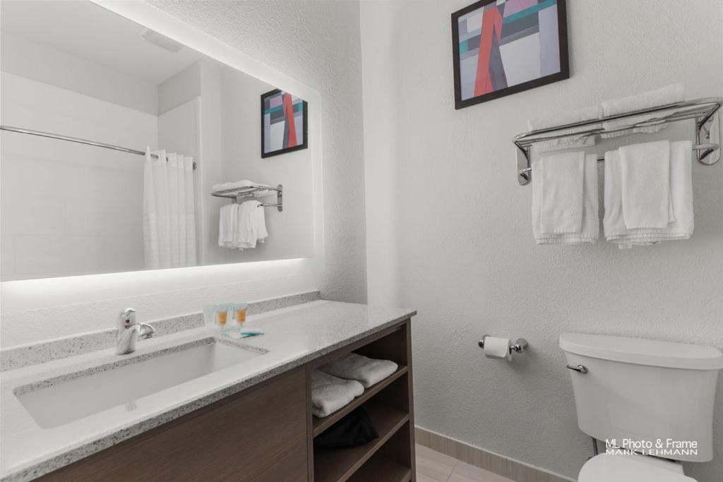 Comfort Suites Ларедо Экстерьер фото